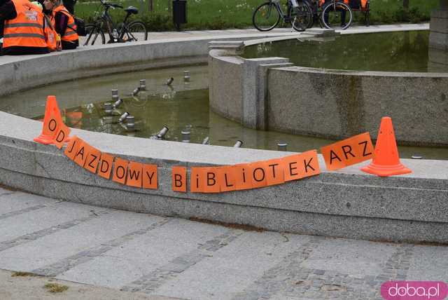Za nami Rodzinny Rajd Rowerowy Odjazdowy Bibliotekarz połączony z piknikiem w Burkatowie. Otwarto również nową, ogólnodostępną biblioteczkę w Parku Centralnym [Foto]