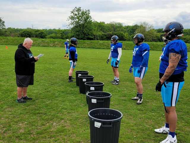 Drużyna Footballu Amerykańskiego Panthers Wrocław w Świebodzicach [Foto]