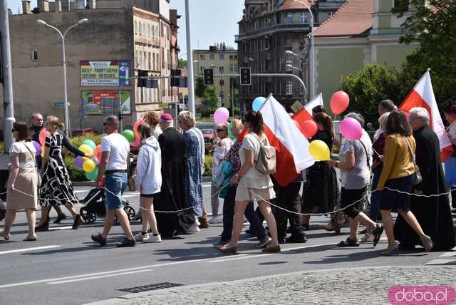 [FOTO] Marsz ulicami Świdnicy. Przeszli dla życia i rodziny