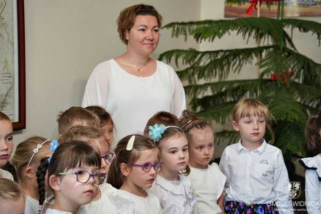 Życzenia i słodki  upominek na Dzień Samorządowca