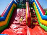 Zobacz, jak dzieci bawiły się na nowym placu zabaw w Bukowie. Piknik rodzinny z okazji Dnia Dziecka za nami [FOTO]