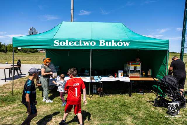 Zobacz, jak dzieci bawiły się na nowym placu zabaw w Bukowie. Piknik rodzinny z okazji Dnia Dziecka za nami [FOTO]