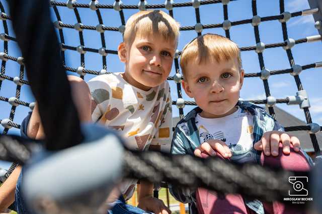 Zobacz, jak dzieci bawiły się na nowym placu zabaw w Bukowie. Piknik rodzinny z okazji Dnia Dziecka za nami [FOTO]