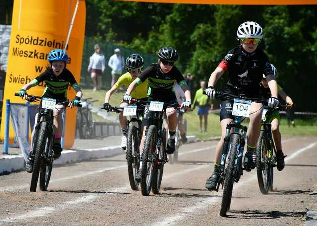 Kolarze rywalizowali w Świebodzicach. Za nami Liga MTB XC Aglomeracji Wałbrzyskiej [FOTO]