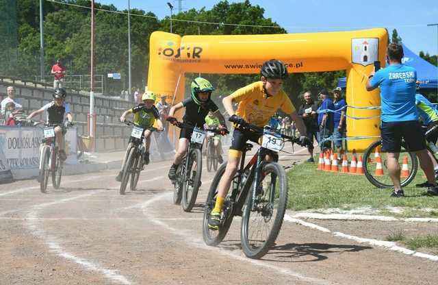 Kolarze rywalizowali w Świebodzicach. Za nami Liga MTB XC Aglomeracji Wałbrzyskiej [FOTO]