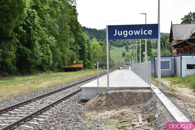 Zobacz, jak wyglądają nowe stacje kolejowe na trasie Świdnica - Jedlina-Zdrój. Do jakich atrakcji turystycznych dotrzemy nową linią? [FOTO, MAPA]