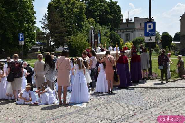 Strzegomianie obchodzili Boże Ciało. Procesja przeszła ulicami miasta [FOTO]