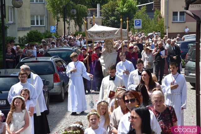 Strzegomianie obchodzili Boże Ciało. Procesja przeszła ulicami miasta [FOTO]