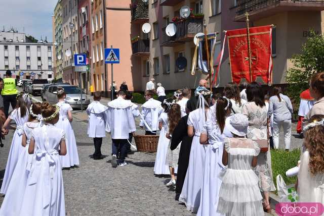 Strzegomianie obchodzili Boże Ciało. Procesja przeszła ulicami miasta [FOTO]