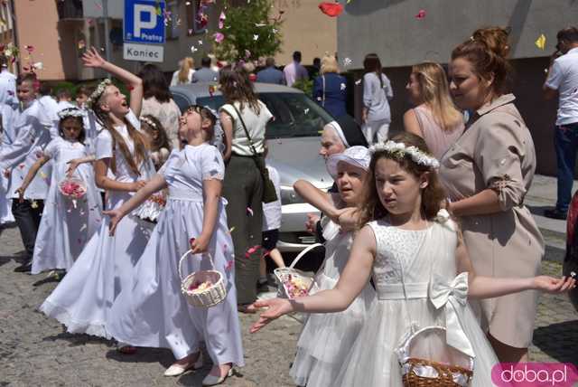 Strzegomianie obchodzili Boże Ciało. Procesja przeszła ulicami miasta [FOTO]