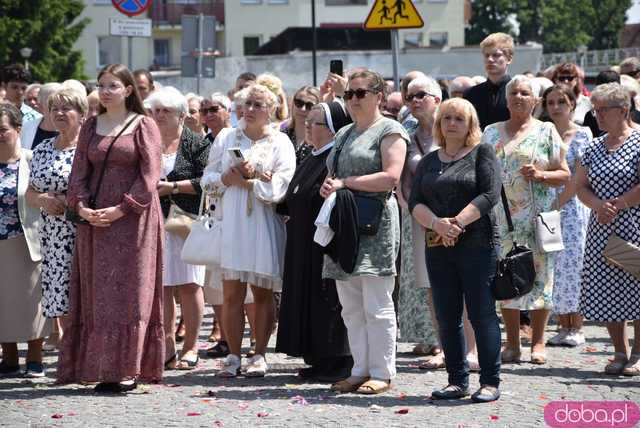 Strzegomianie obchodzili Boże Ciało. Procesja przeszła ulicami miasta [FOTO]