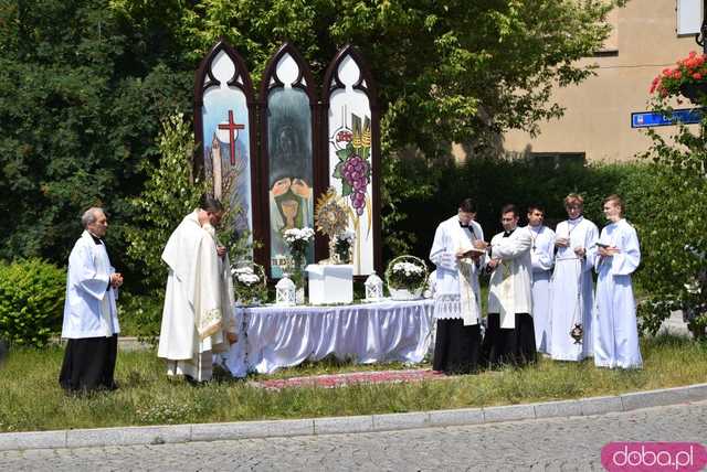 Strzegomianie obchodzili Boże Ciało. Procesja przeszła ulicami miasta [FOTO]