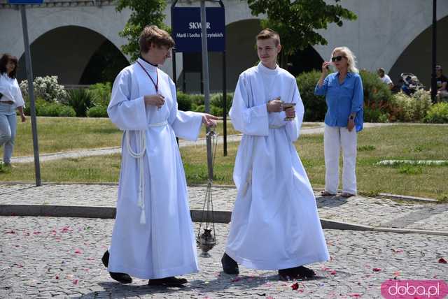 Strzegomianie obchodzili Boże Ciało. Procesja przeszła ulicami miasta [FOTO]
