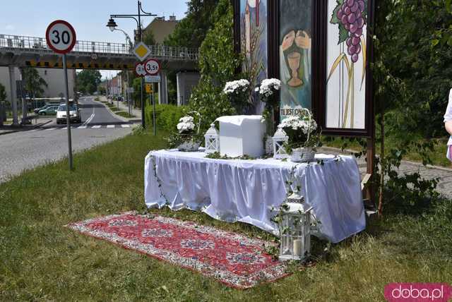 Strzegomianie obchodzili Boże Ciało. Procesja przeszła ulicami miasta [FOTO]