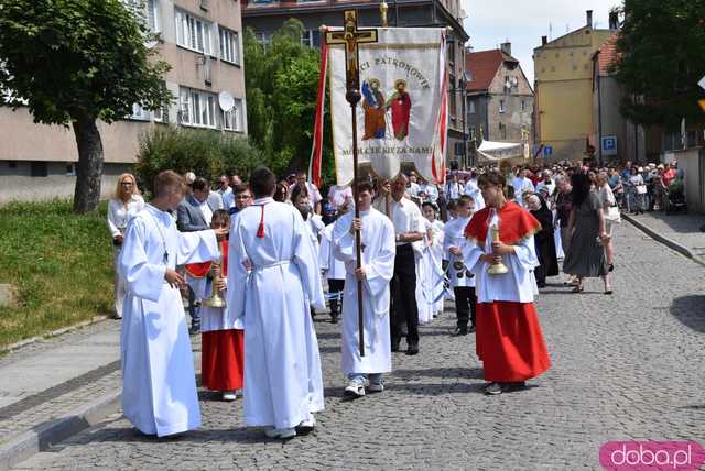 Strzegomianie obchodzili Boże Ciało. Procesja przeszła ulicami miasta [FOTO]