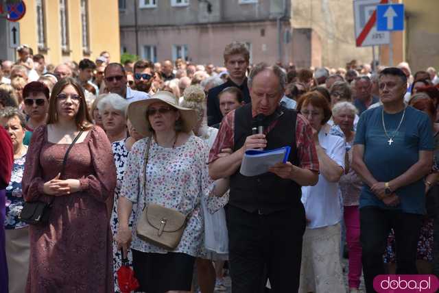 Strzegomianie obchodzili Boże Ciało. Procesja przeszła ulicami miasta [FOTO]