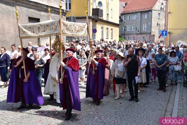 Strzegomianie obchodzili Boże Ciało. Procesja przeszła ulicami miasta [FOTO]