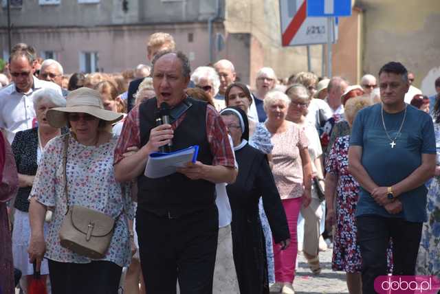 Strzegomianie obchodzili Boże Ciało. Procesja przeszła ulicami miasta [FOTO]