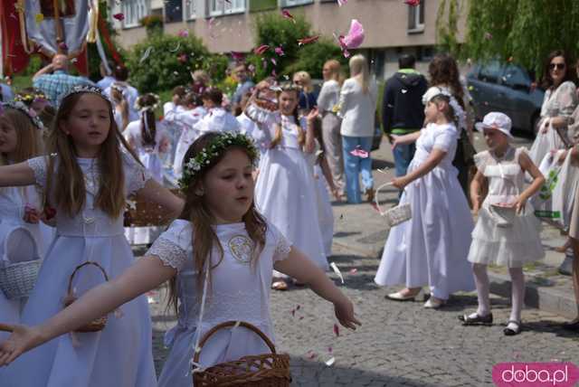 Strzegomianie obchodzili Boże Ciało. Procesja przeszła ulicami miasta [FOTO]