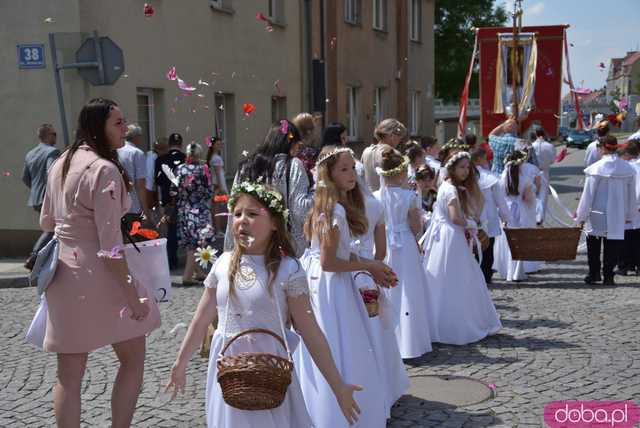 Strzegomianie obchodzili Boże Ciało. Procesja przeszła ulicami miasta [FOTO]