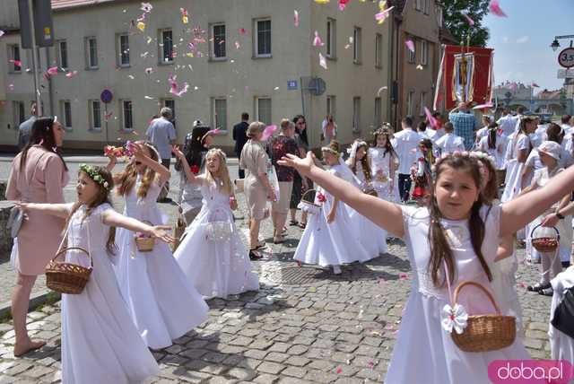 Strzegomianie obchodzili Boże Ciało. Procesja przeszła ulicami miasta [FOTO]