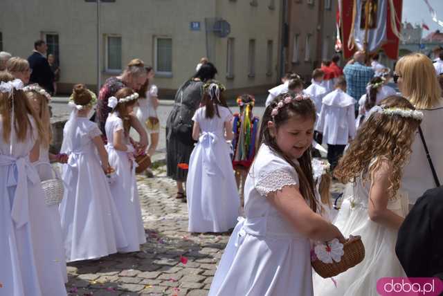 Strzegomianie obchodzili Boże Ciało. Procesja przeszła ulicami miasta [FOTO]