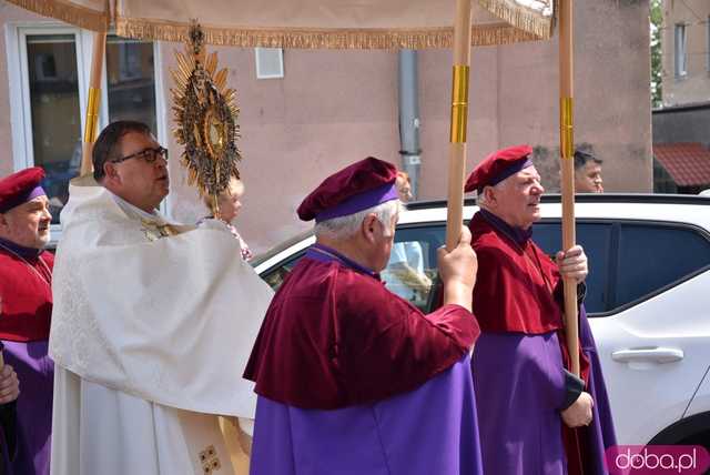 Strzegomianie obchodzili Boże Ciało. Procesja przeszła ulicami miasta [FOTO]