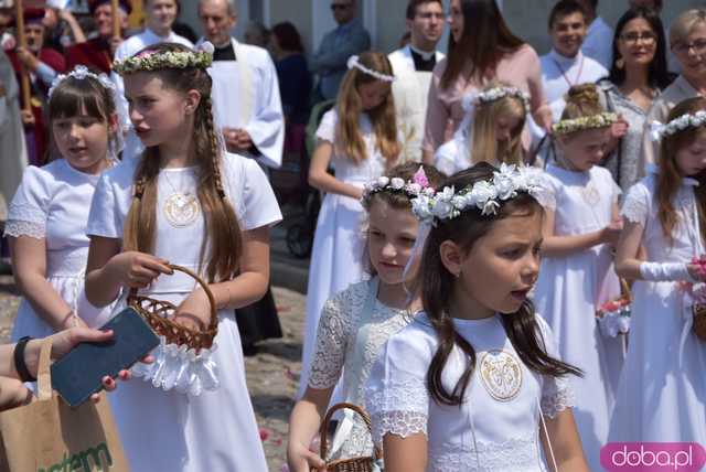 Strzegomianie obchodzili Boże Ciało. Procesja przeszła ulicami miasta [FOTO]