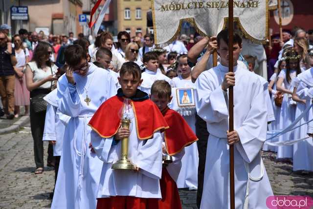 Strzegomianie obchodzili Boże Ciało. Procesja przeszła ulicami miasta [FOTO]