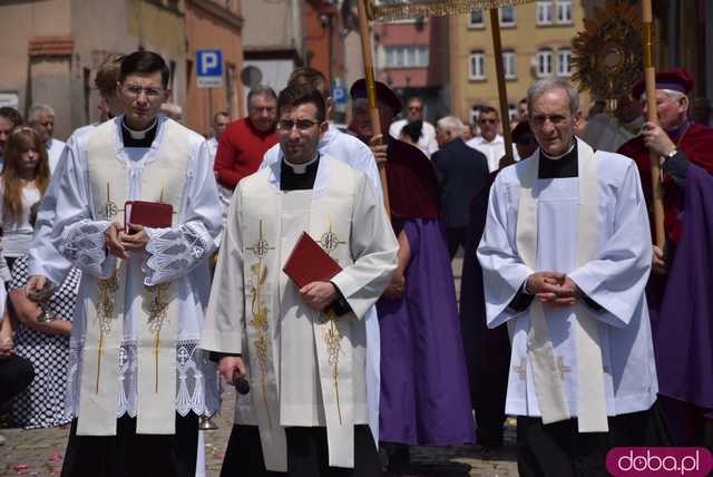 Strzegomianie obchodzili Boże Ciało. Procesja przeszła ulicami miasta [FOTO]