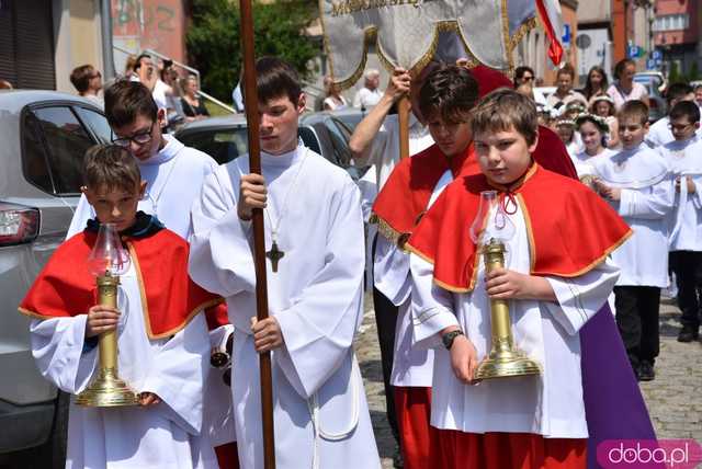 Strzegomianie obchodzili Boże Ciało. Procesja przeszła ulicami miasta [FOTO]