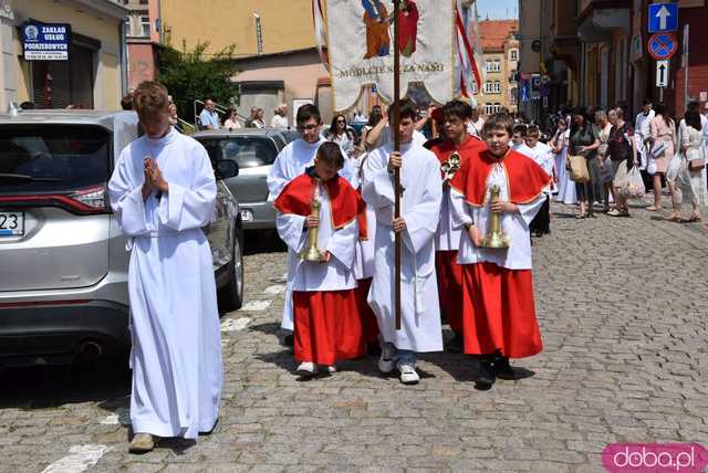 Strzegomianie obchodzili Boże Ciało. Procesja przeszła ulicami miasta [FOTO]