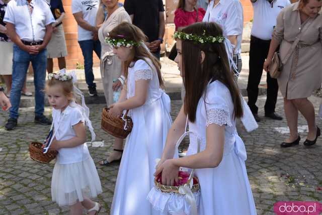 Strzegomianie obchodzili Boże Ciało. Procesja przeszła ulicami miasta [FOTO]