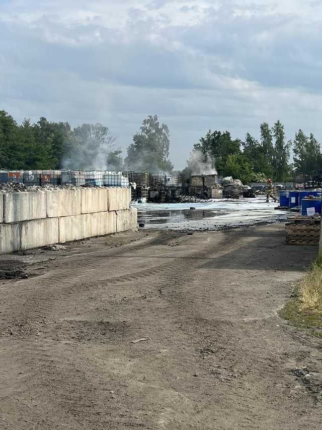 [FOTO] Pożar chemikaliów w Żarowie