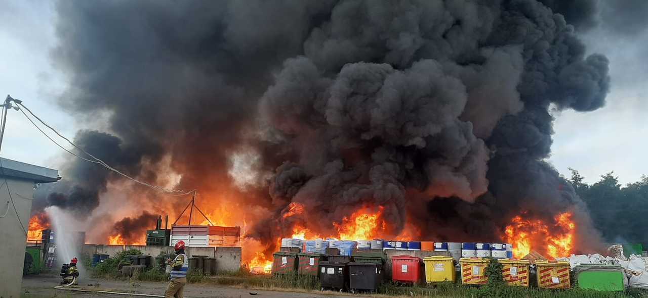 [FOTO] Pożar chemikaliów w Żarowie