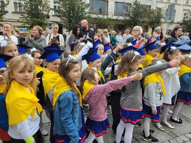 Zatańczyli poloneza na świebodzickim rynku [FOTO]