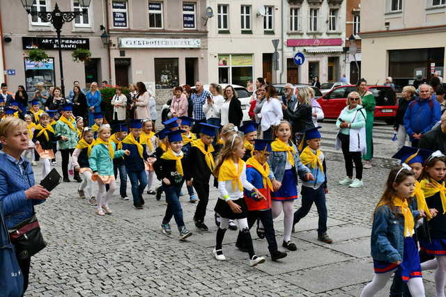 Zatańczyli poloneza na świebodzickim rynku [FOTO]