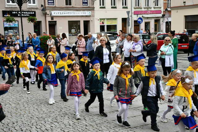 Zatańczyli poloneza na świebodzickim rynku [FOTO]