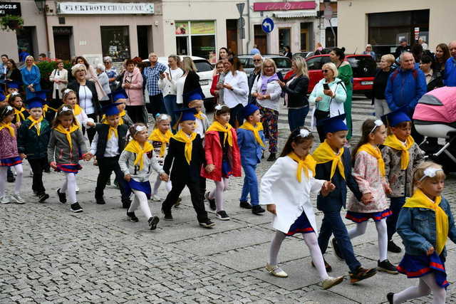 Zatańczyli poloneza na świebodzickim rynku [FOTO]