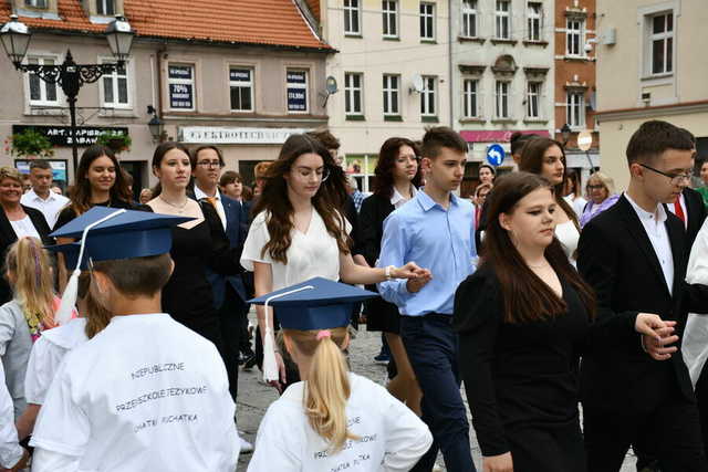 Zatańczyli poloneza na świebodzickim rynku [FOTO]