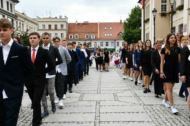 Zatańczyli poloneza na świebodzickim rynku [FOTO]