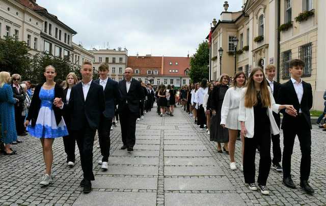 Zatańczyli poloneza na świebodzickim rynku [FOTO]