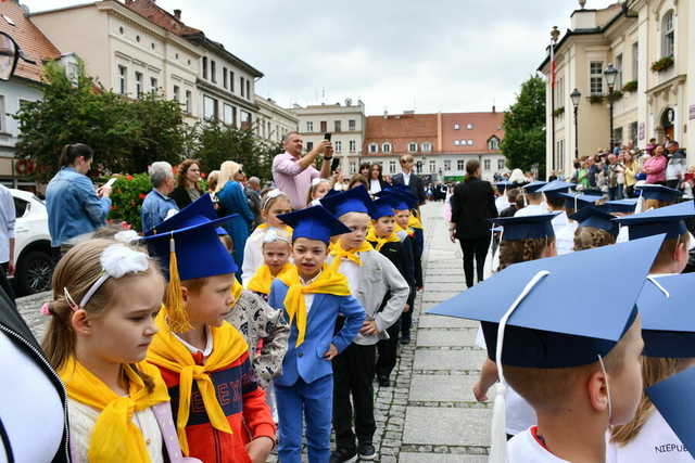 Zatańczyli poloneza na świebodzickim rynku [FOTO]