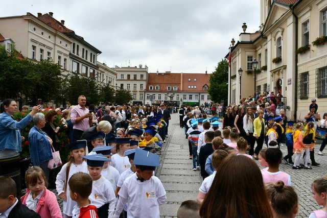 Zatańczyli poloneza na świebodzickim rynku [FOTO]