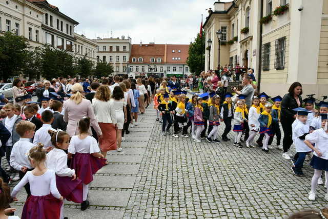 Zatańczyli poloneza na świebodzickim rynku [FOTO]