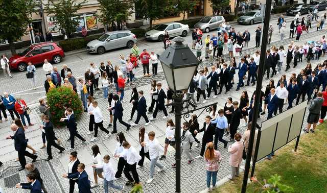 Zatańczyli poloneza na świebodzickim rynku [FOTO]