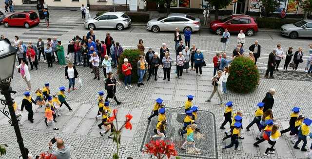 Zatańczyli poloneza na świebodzickim rynku [FOTO]