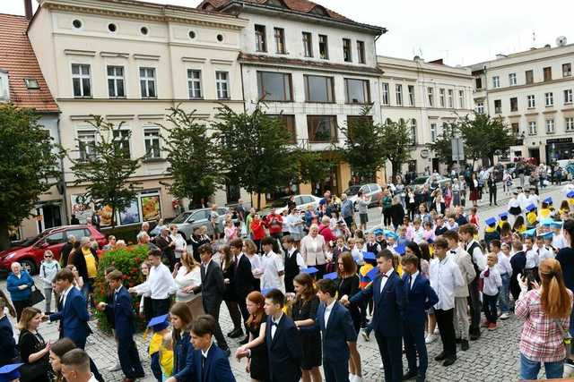 Zatańczyli poloneza na świebodzickim rynku [FOTO]