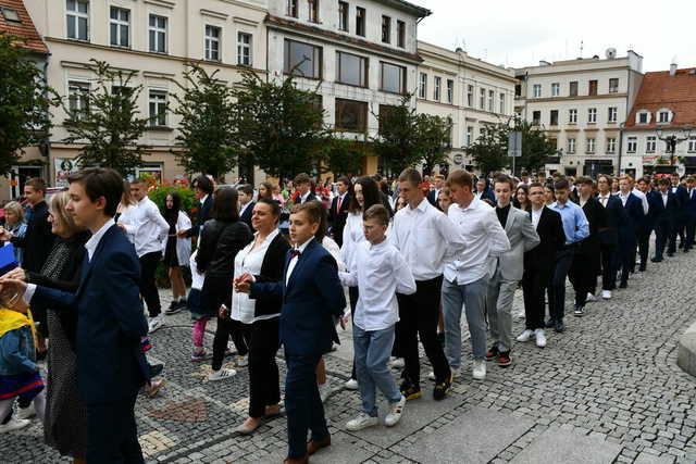 Zatańczyli poloneza na świebodzickim rynku [FOTO]