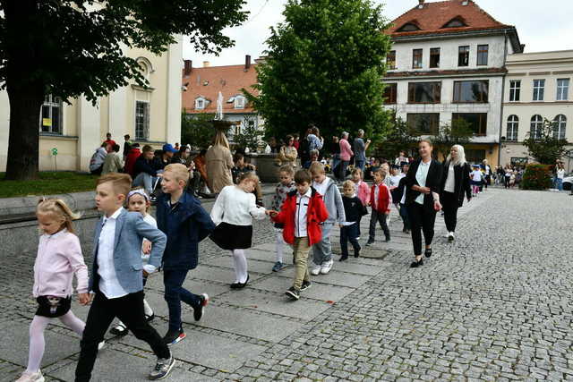 Zatańczyli poloneza na świebodzickim rynku [FOTO]